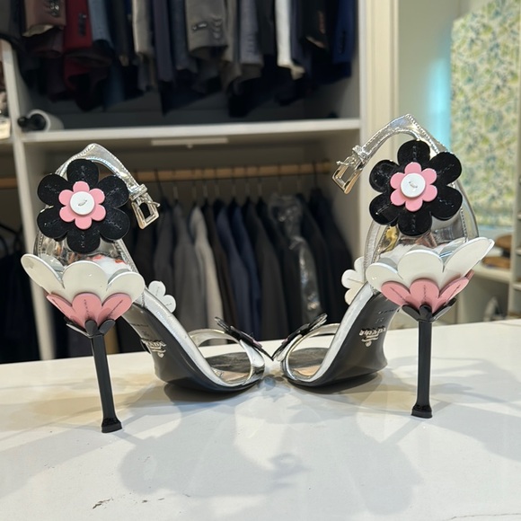 Prada Silver High-Heeled Sandals with Pink Floral Embellishments - Picture 2 of 5